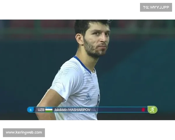 赛后更衣室场景:胜利的欢欣与失利的遗憾交织 赛后更衣室场景:胜利的欢欣与失利的遗憾交织